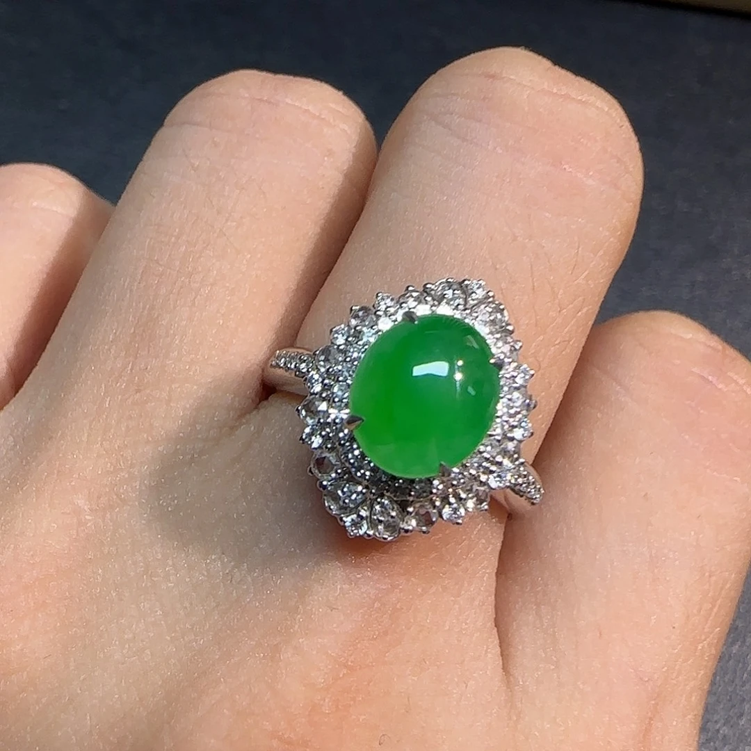 翡翠18K金镶嵌戒指蛋面