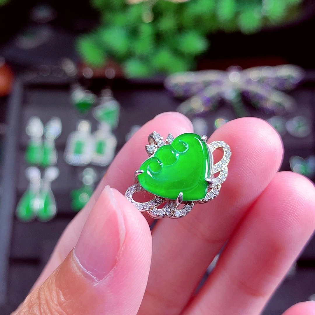 颈饰未镶嵌翡翠天然