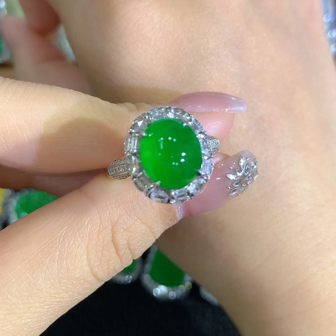 翡翠18K金镶嵌戒指蛋面