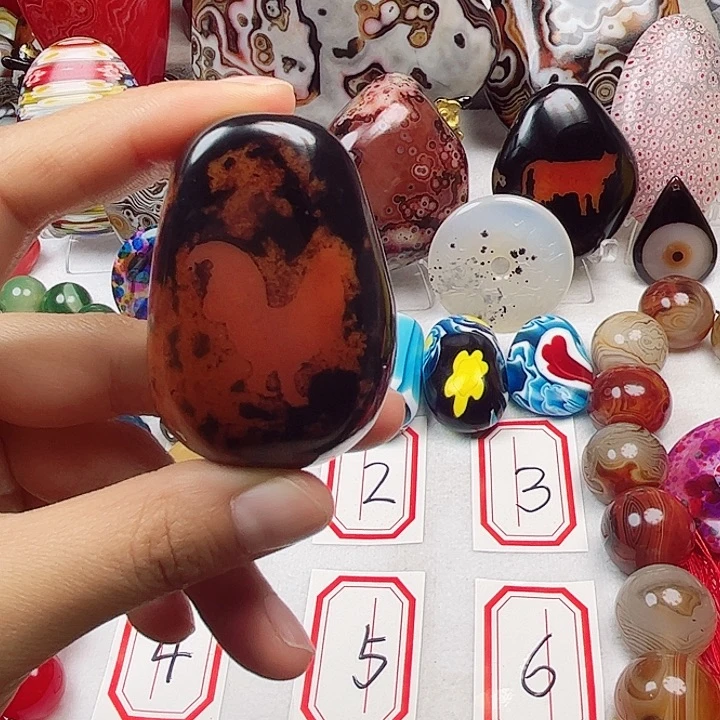 玛瑙/玉髓未镶嵌珠宝奇石