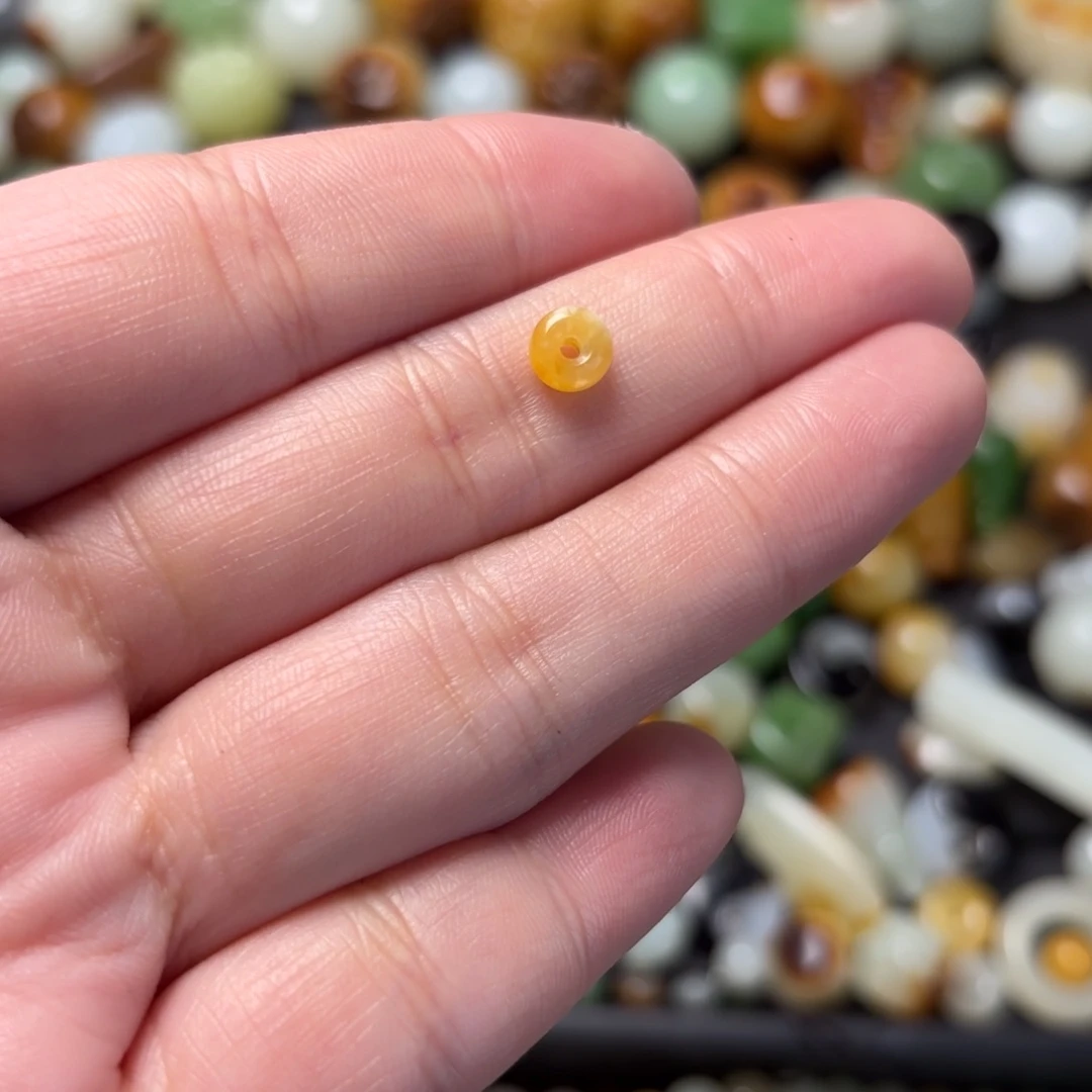 和田玉颈饰未镶嵌豆*