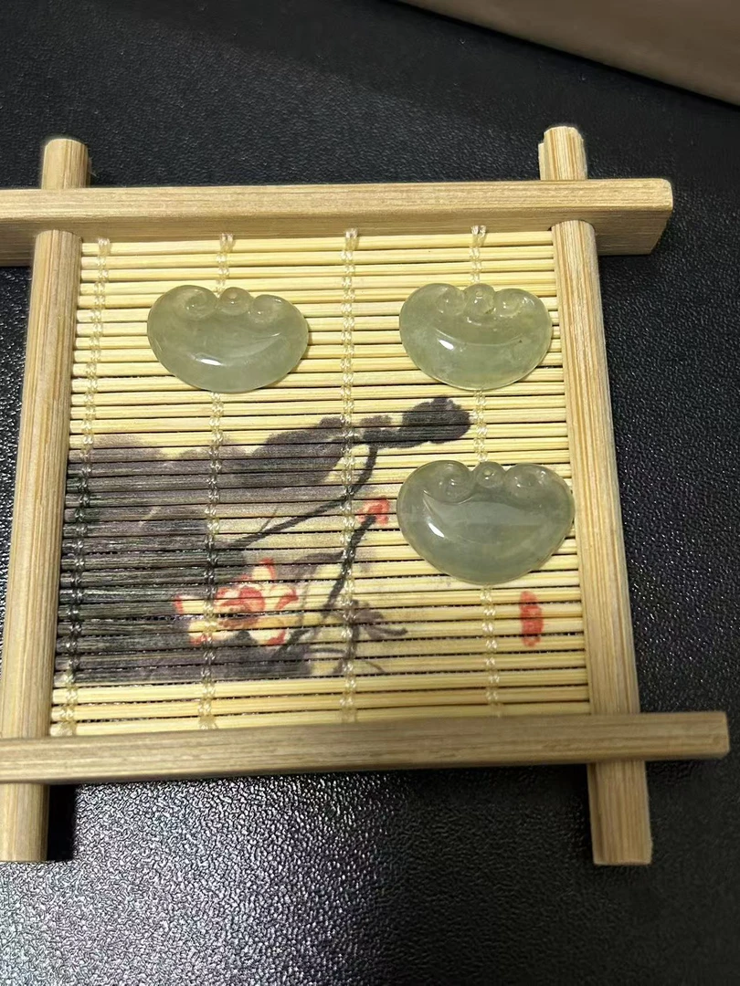 翡翠冰如意元宝吊坠