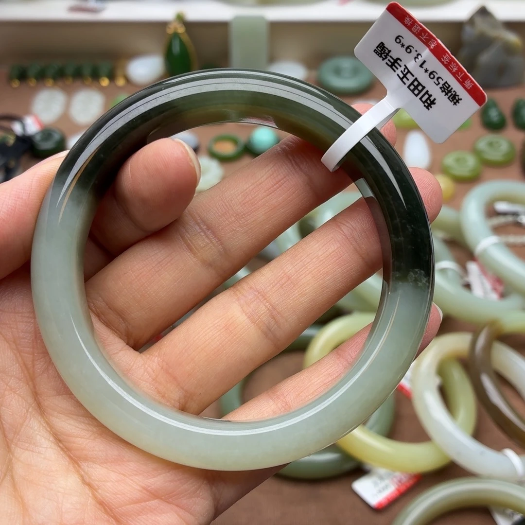 和田玉未镶嵌手镯