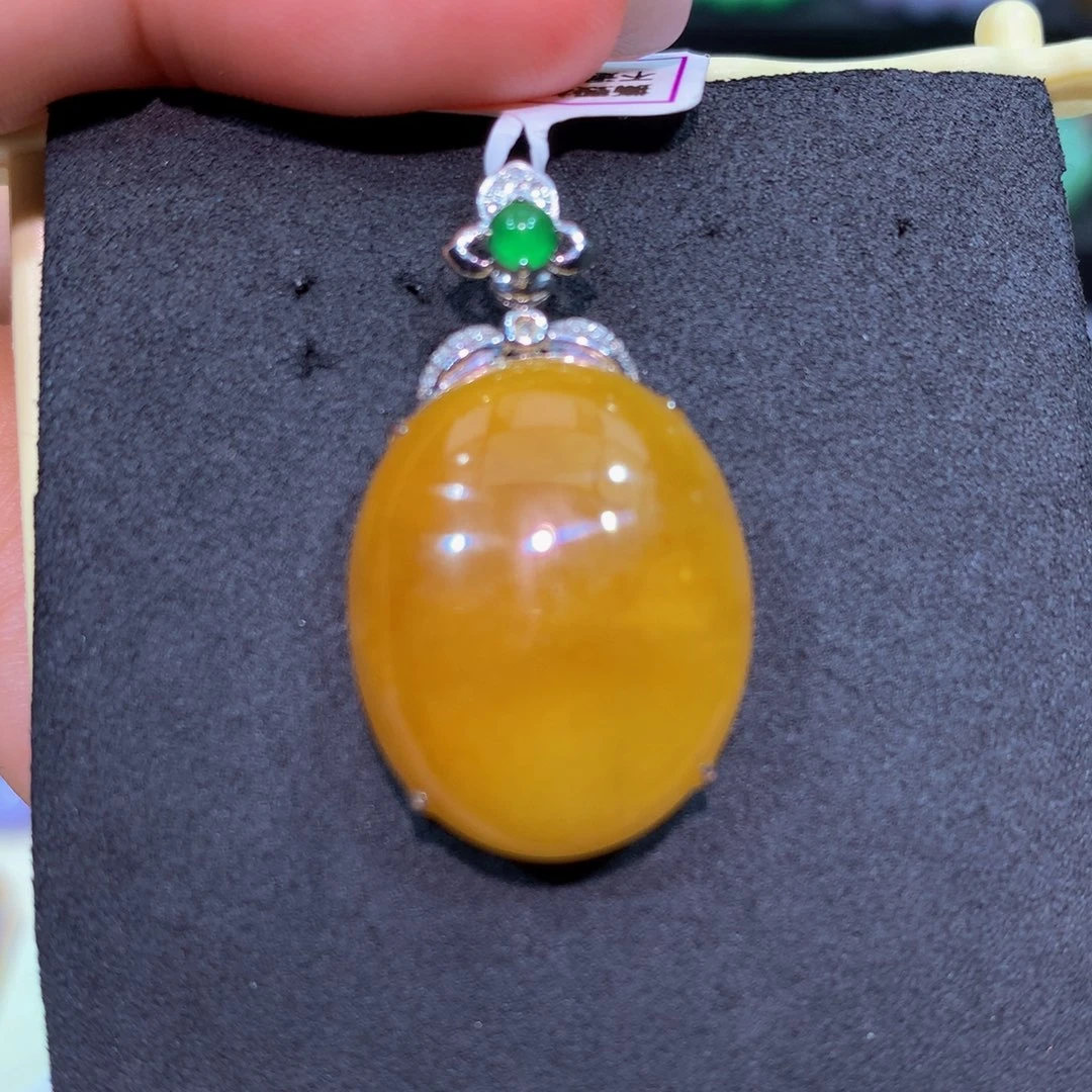 翡翠18K金镶嵌颈饰翡翠