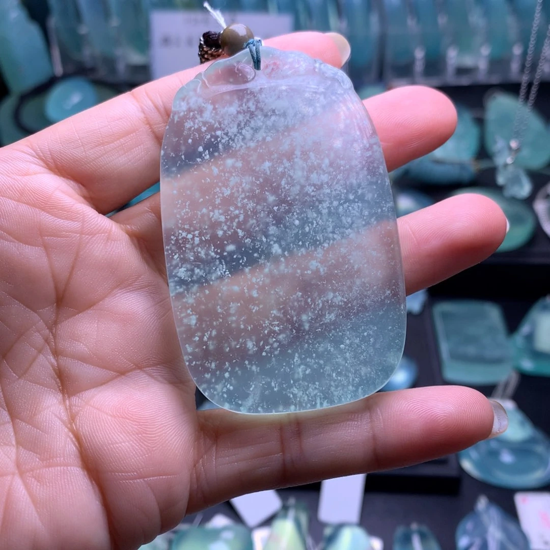 未镶嵌蛇纹石玉吊坠