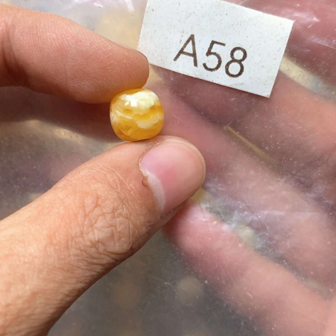 摸***裆蜜蜡未镶嵌裸石质检