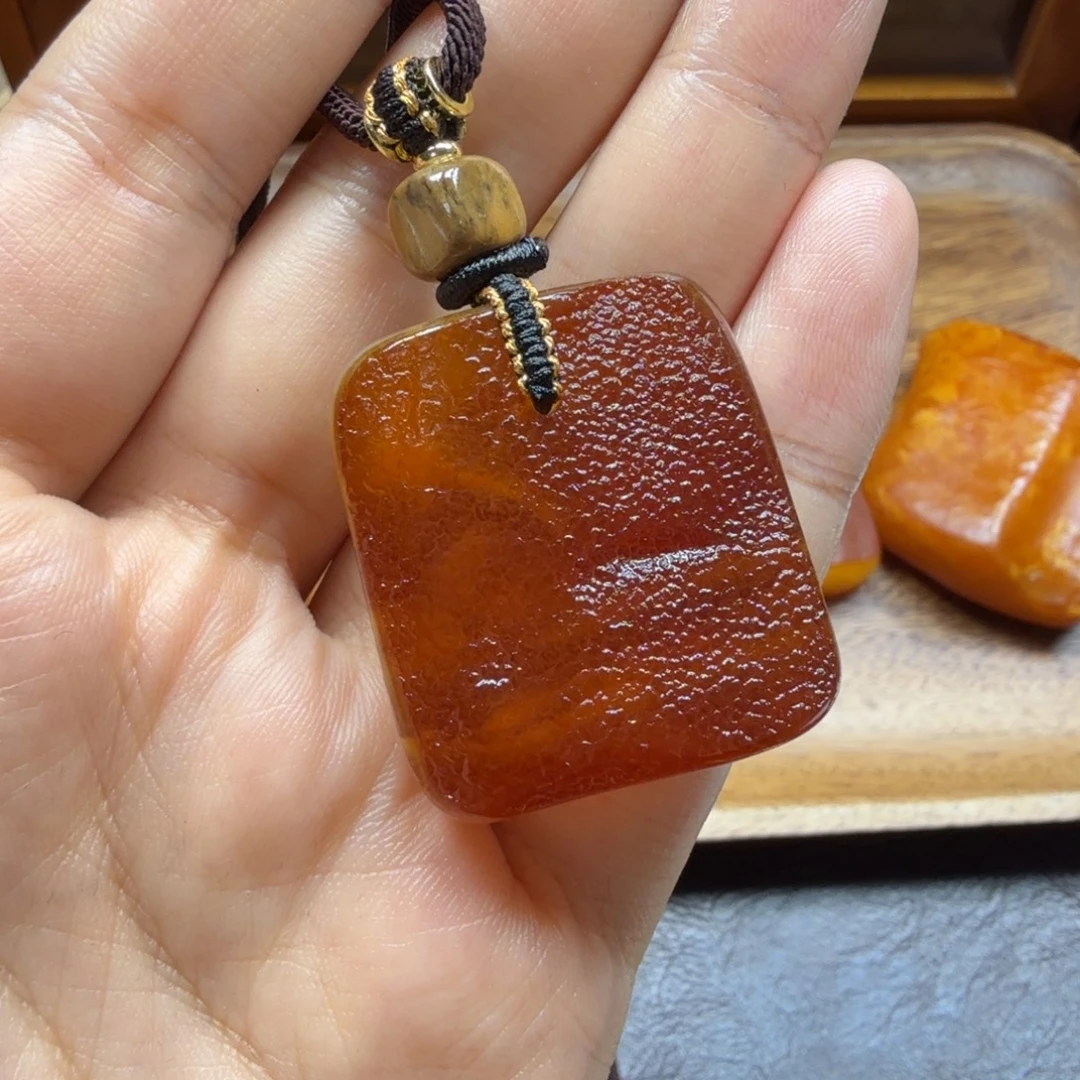 琥珀未镶嵌吊坠(赠链)