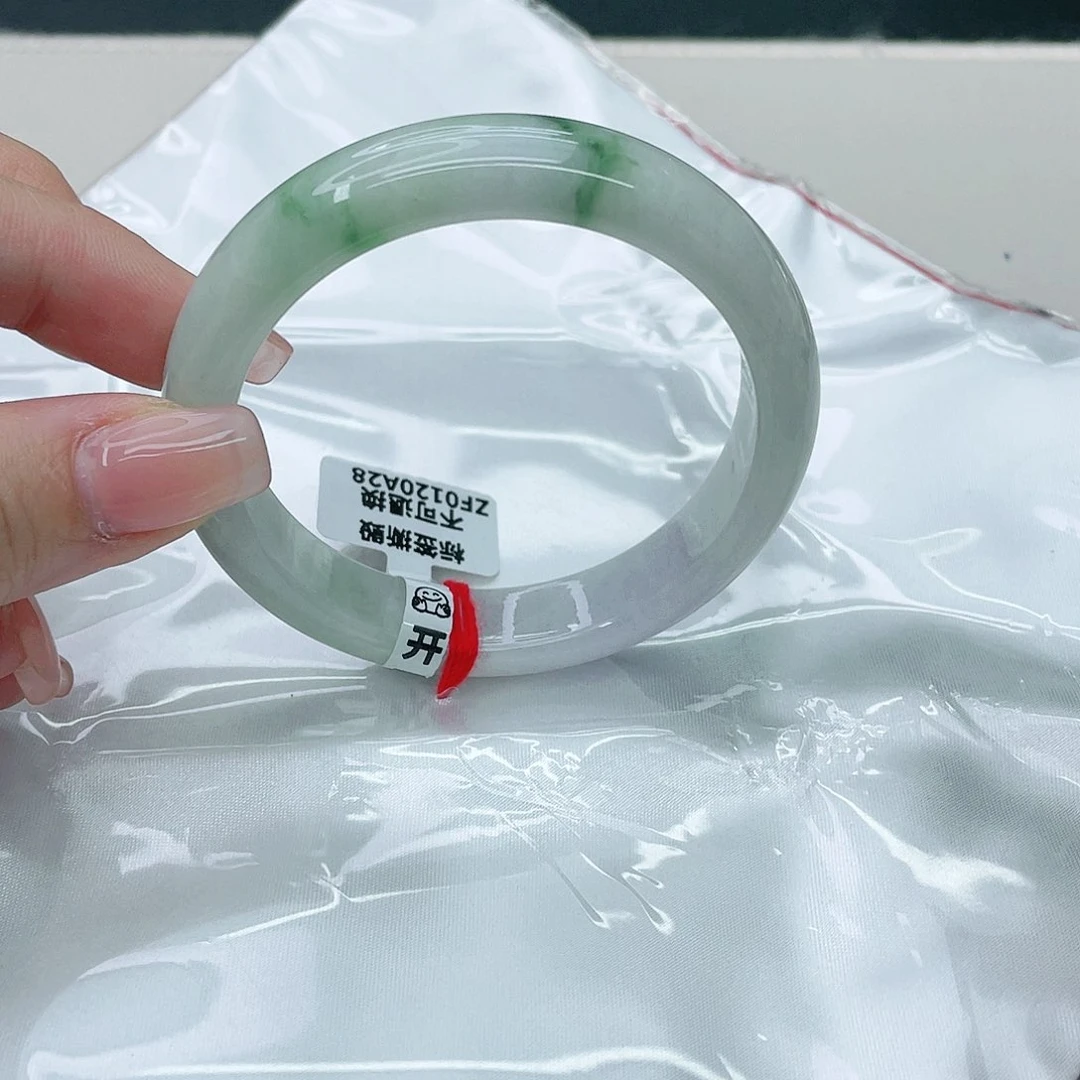 翡翠手镯未镶嵌正56