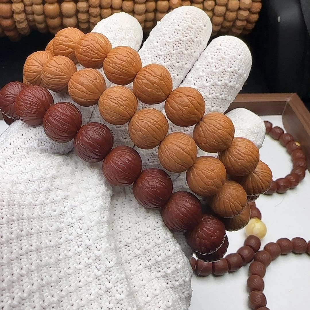 猴头核桃吊坠凤羽