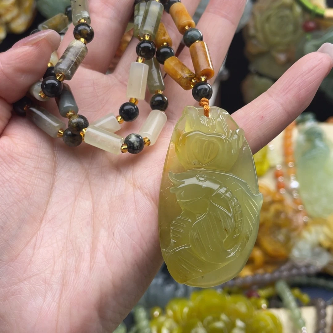 蛇纹石玉未镶嵌颈饰