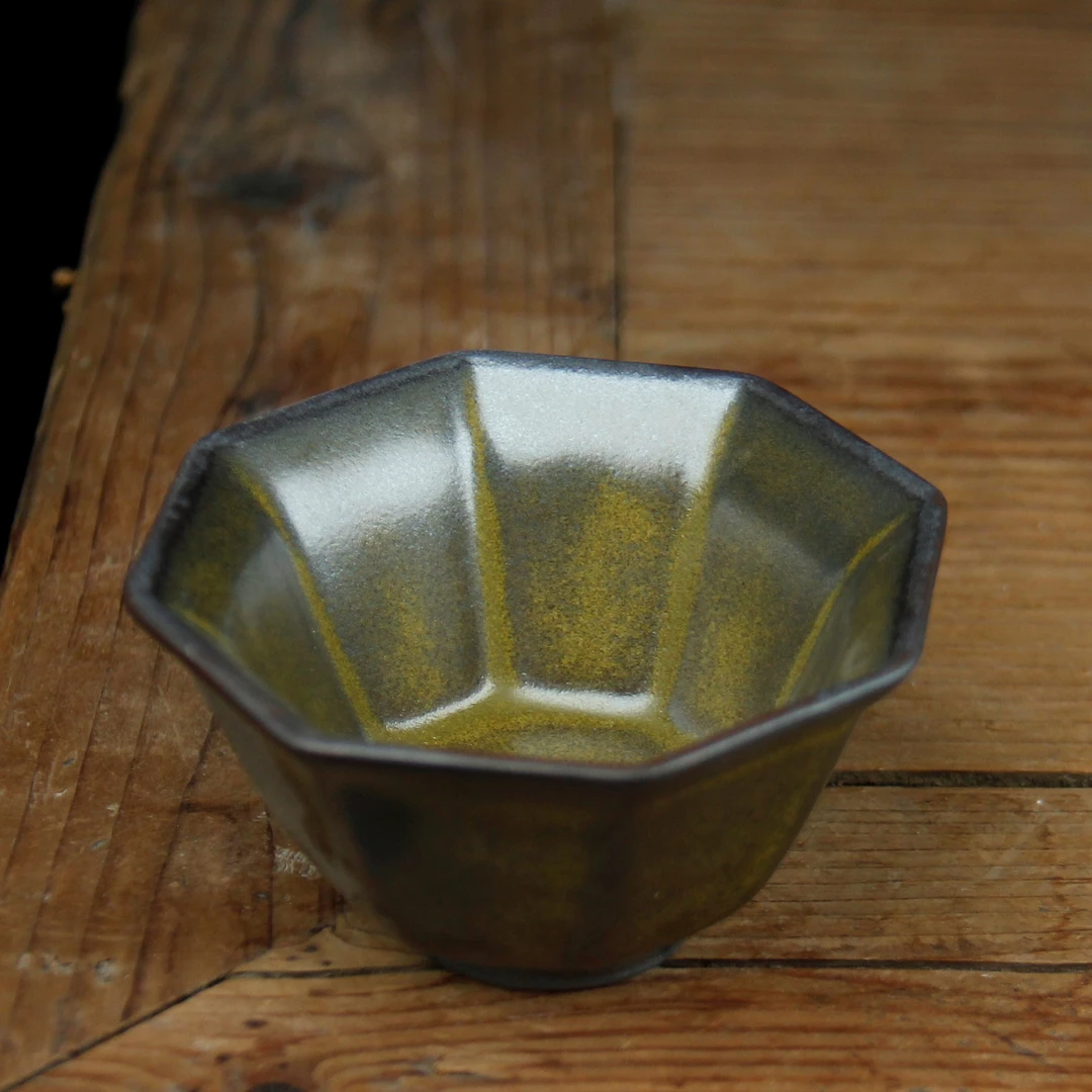 龙泉青瓷茶叶末釉八方倭角杯