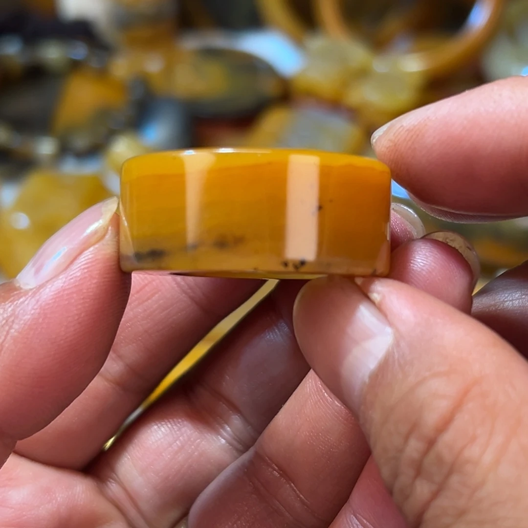 石英质玉（黄龙玉）合金颈饰