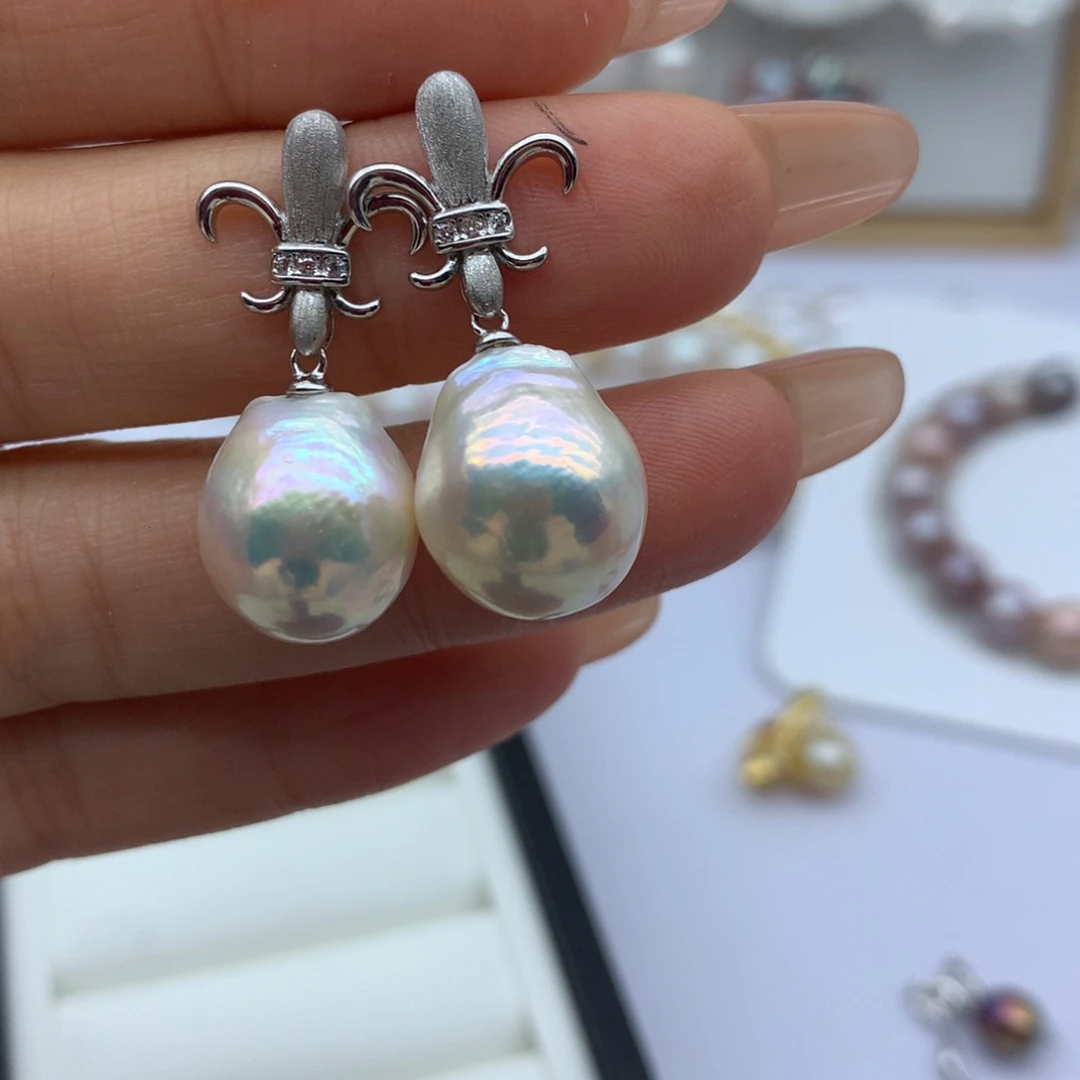 用***7银S925镶嵌耳饰淡水珍珠