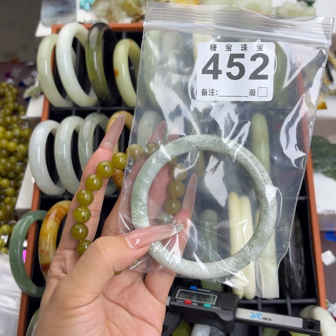 未镶嵌蛇纹石玉手镯呆****点