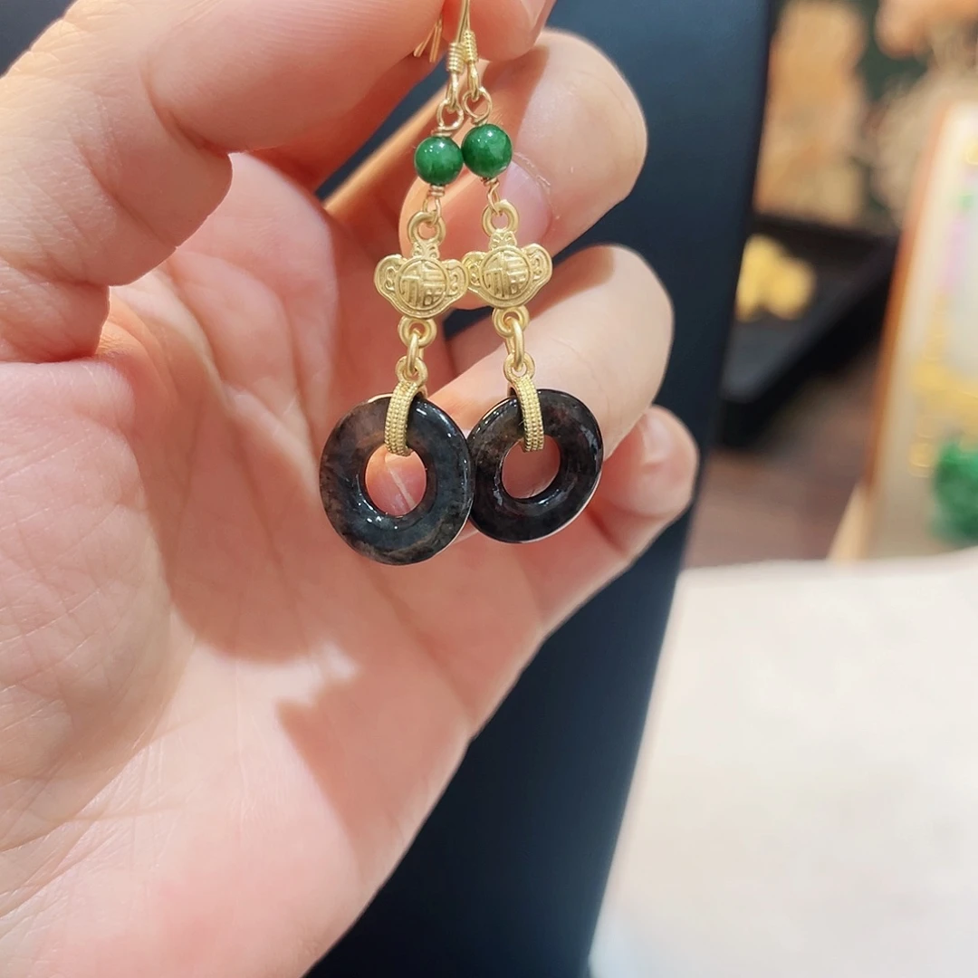 翡翠颈饰未镶嵌耳饰