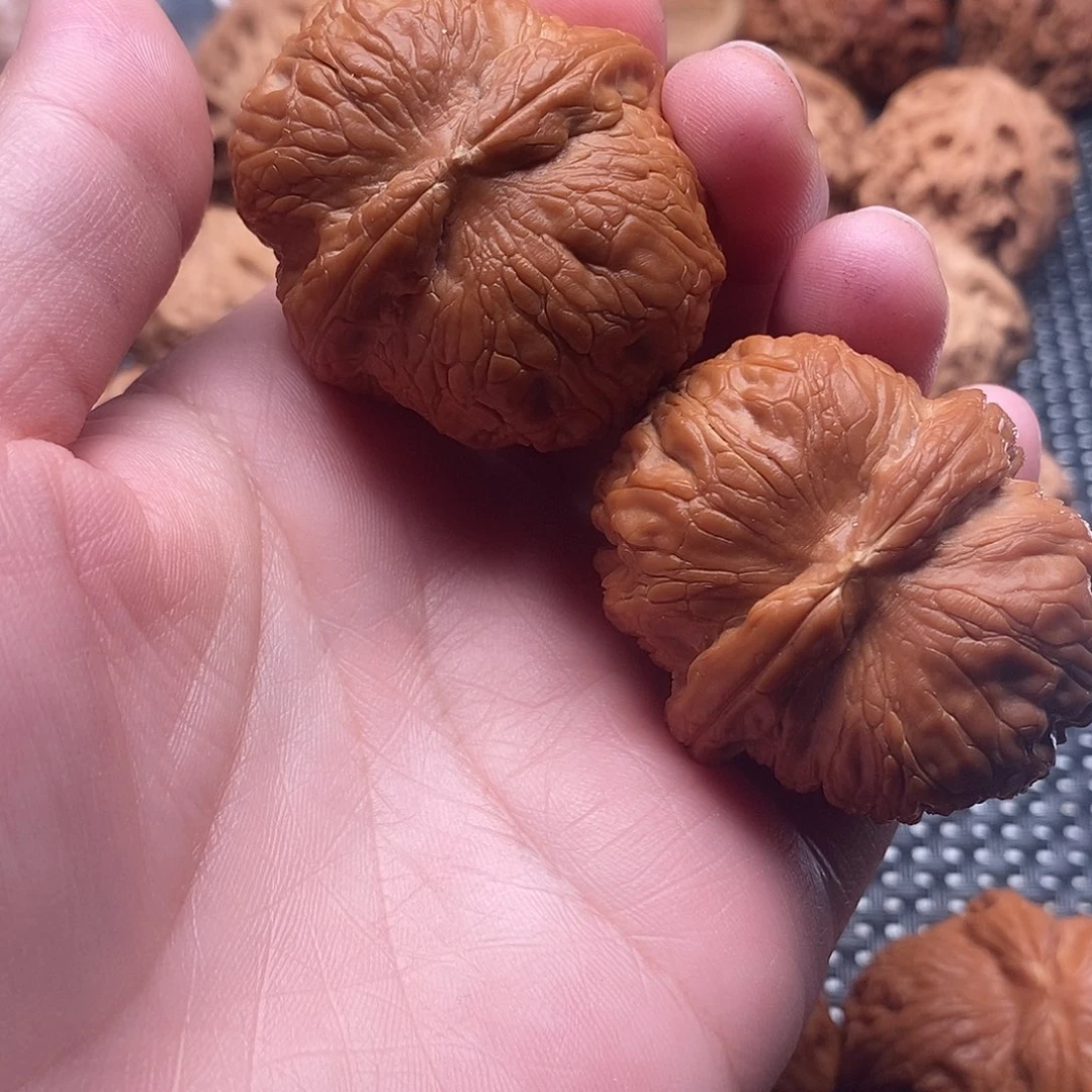 在****文玩核桃吊坠核桃