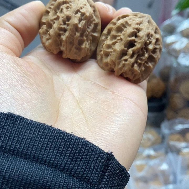 把件文玩核桃36蜡皮磐石小众