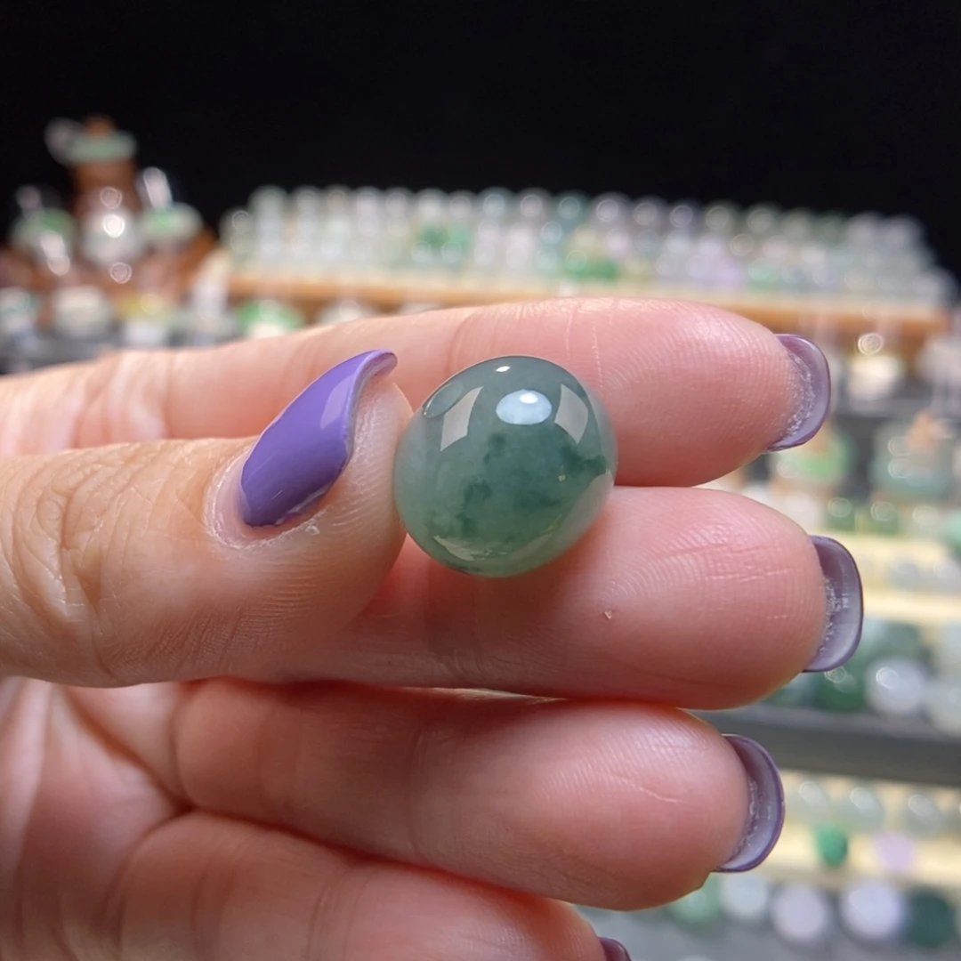 翡翠未镶嵌颈饰飘花鼓珠