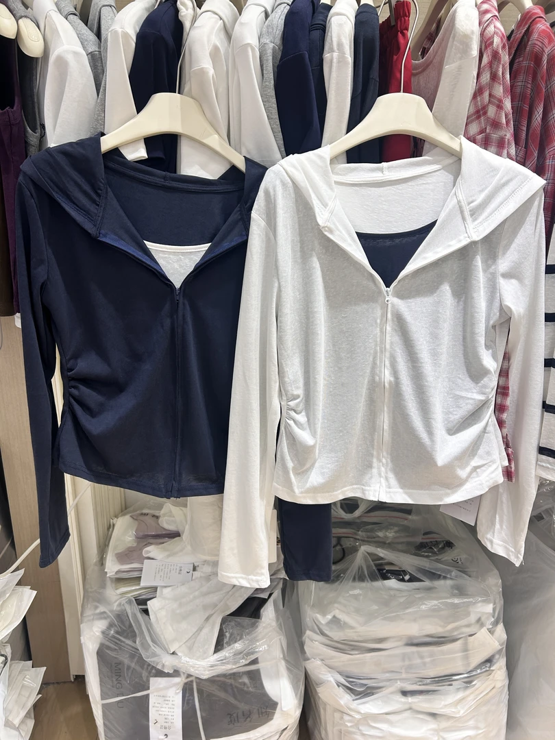 2025短款撞色拼接防晒长袖假两件休闲T恤女宽松显瘦开衫连帽上衣