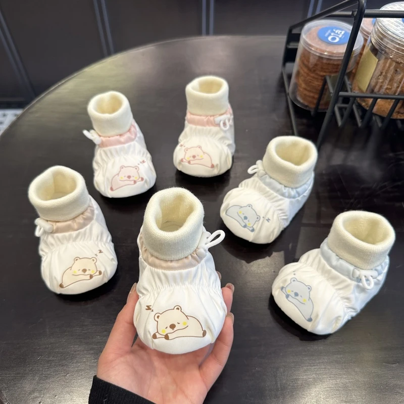婴儿鞋袜男女宝宝软底鞋新生儿鞋子0-3月防掉春秋款6到12个月学步