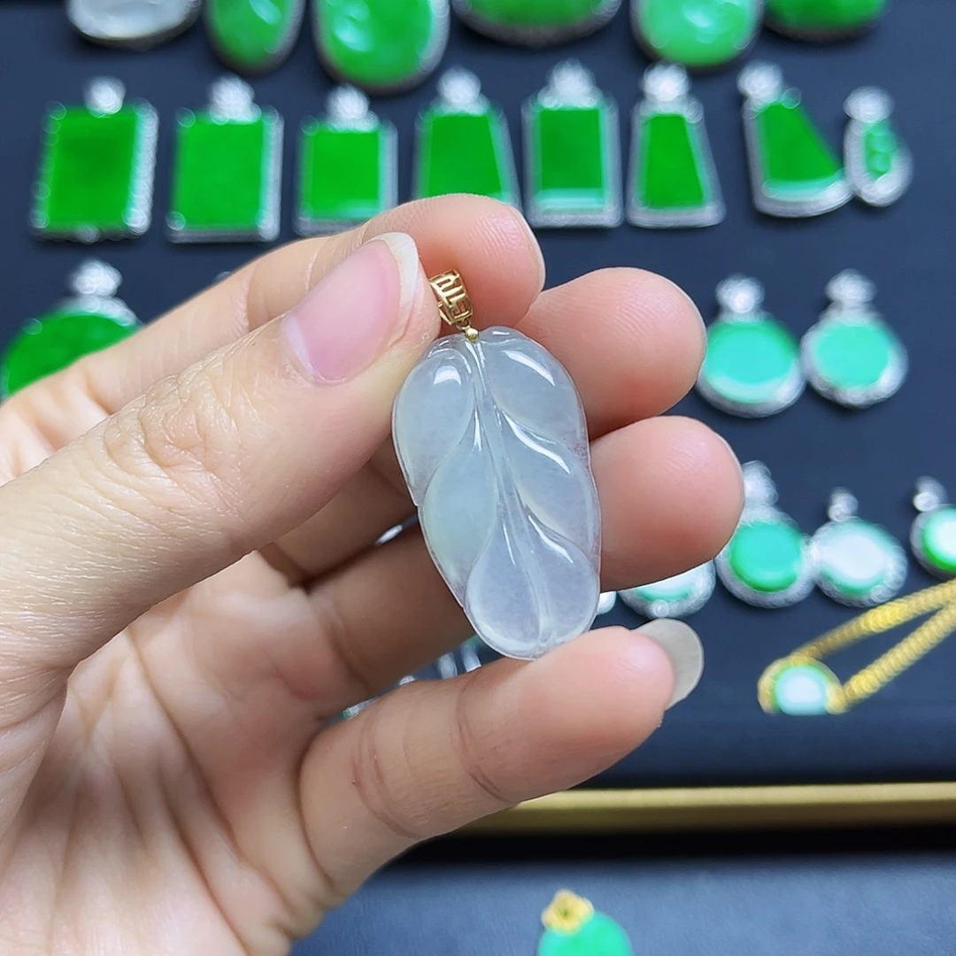 翡翠18K金镶嵌颈饰