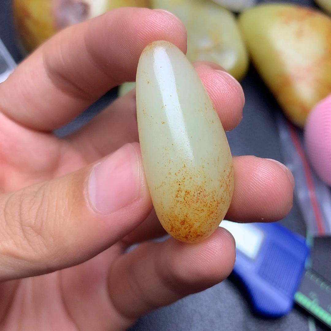 和田玉未镶嵌把件