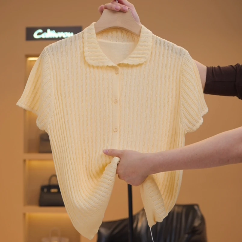 【越越】时髦娃娃领肌理感竖坑条针织短袖T恤-Y16590