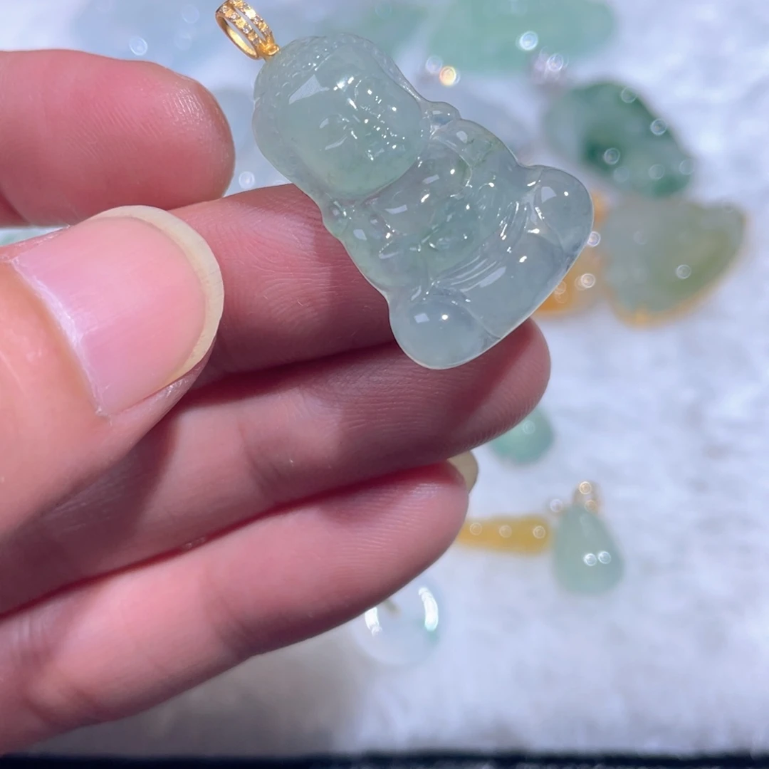 翡翠18K金镶嵌颈饰翡翠