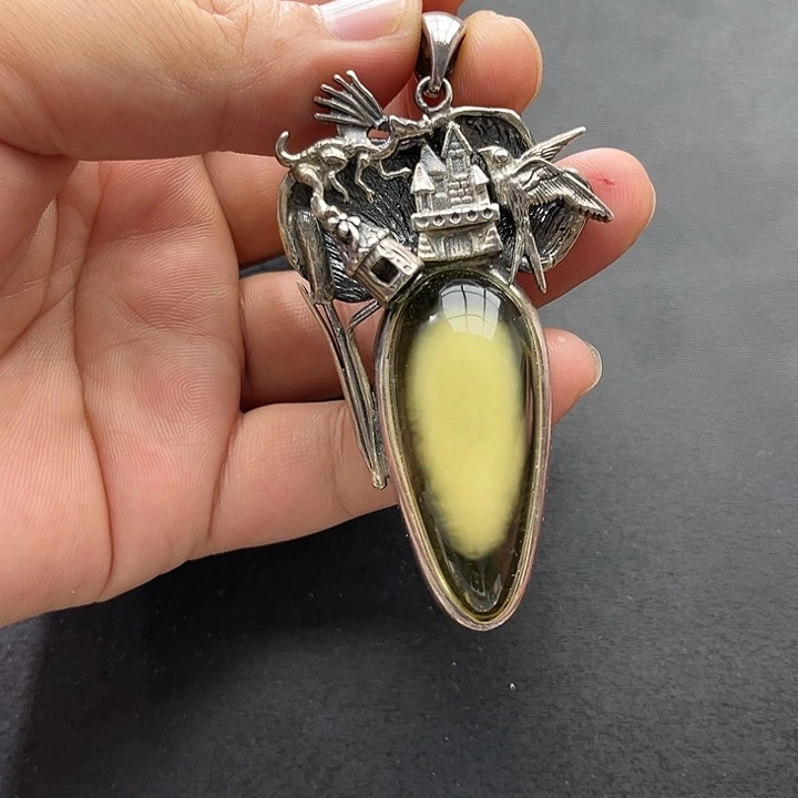 琥珀未镶嵌裸石吊坠