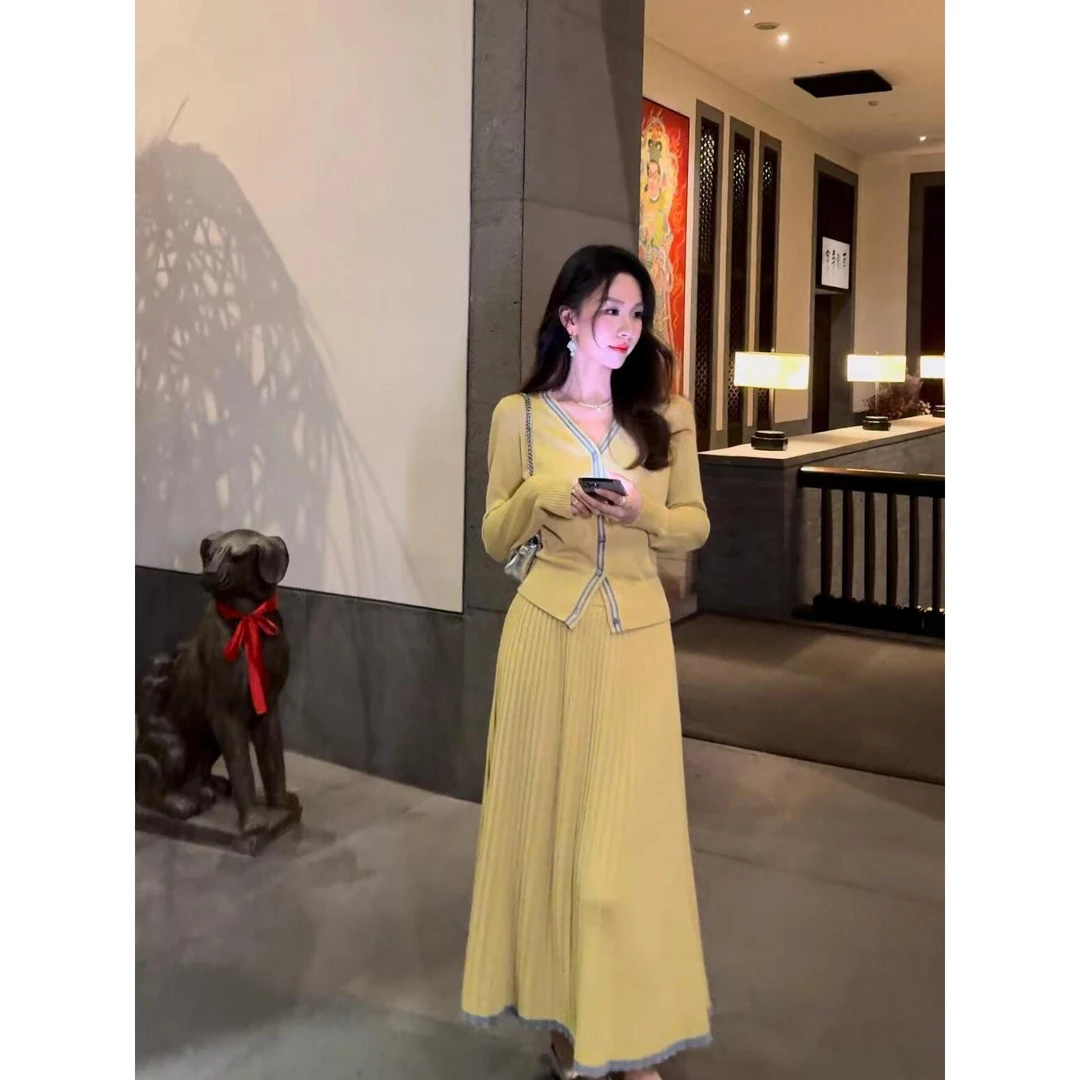 法式气质开衫套装女早秋穿搭一整套超好看撞色针织上衣高腰百褶裙