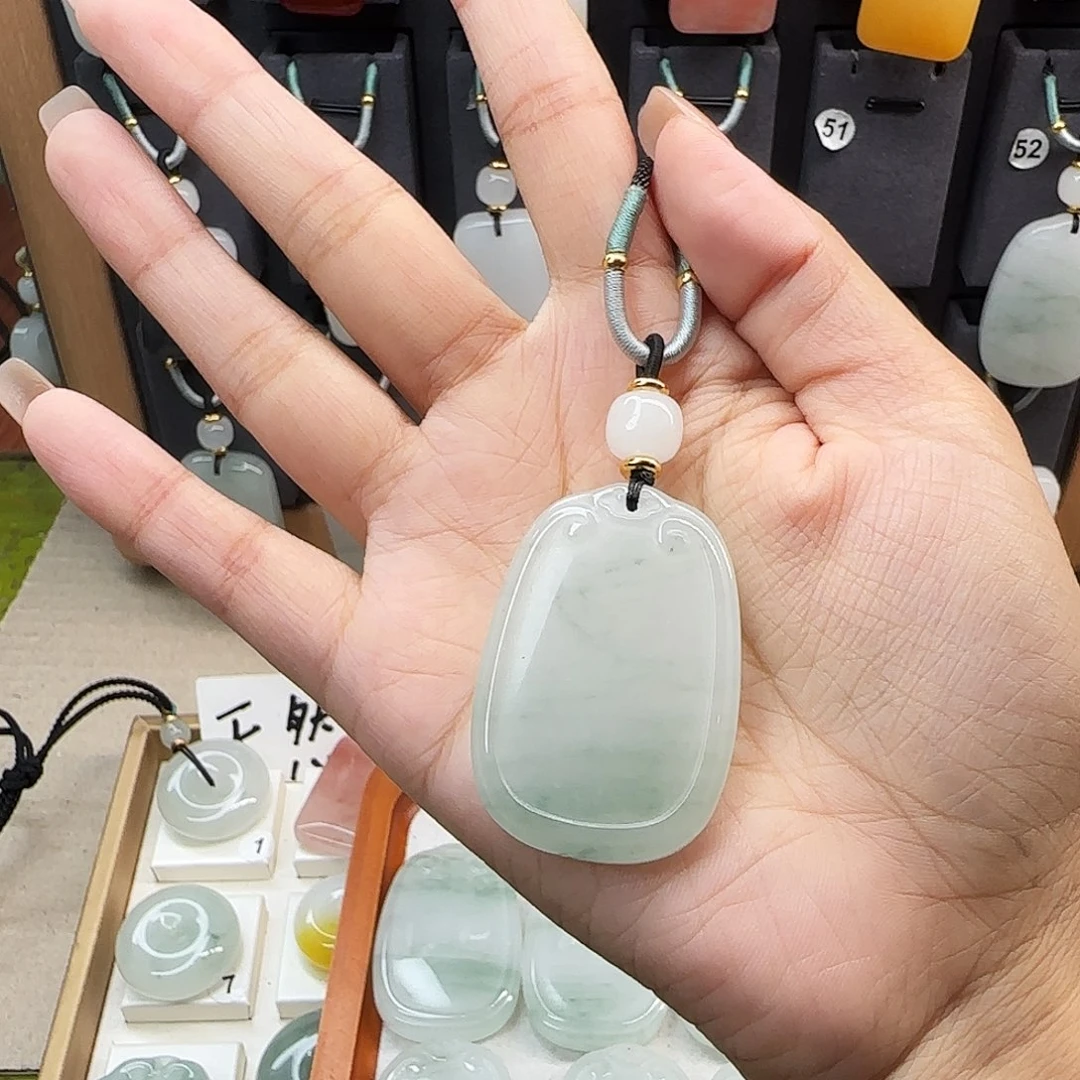 石英质玉未镶嵌颈饰