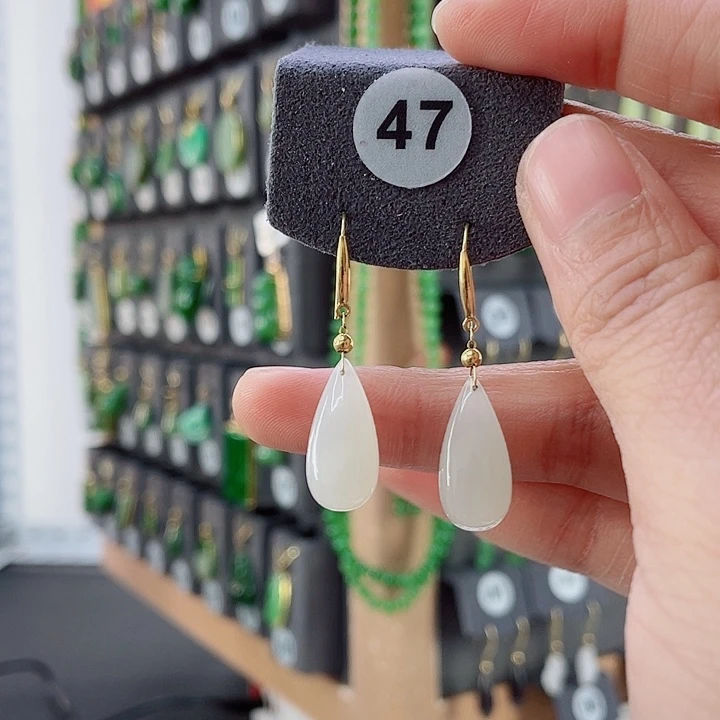 18K金镶嵌和田玉耳饰