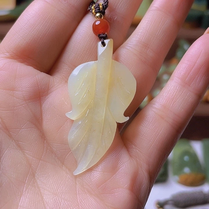 未镶嵌岫岩河磨玉（透闪石质玉）把件