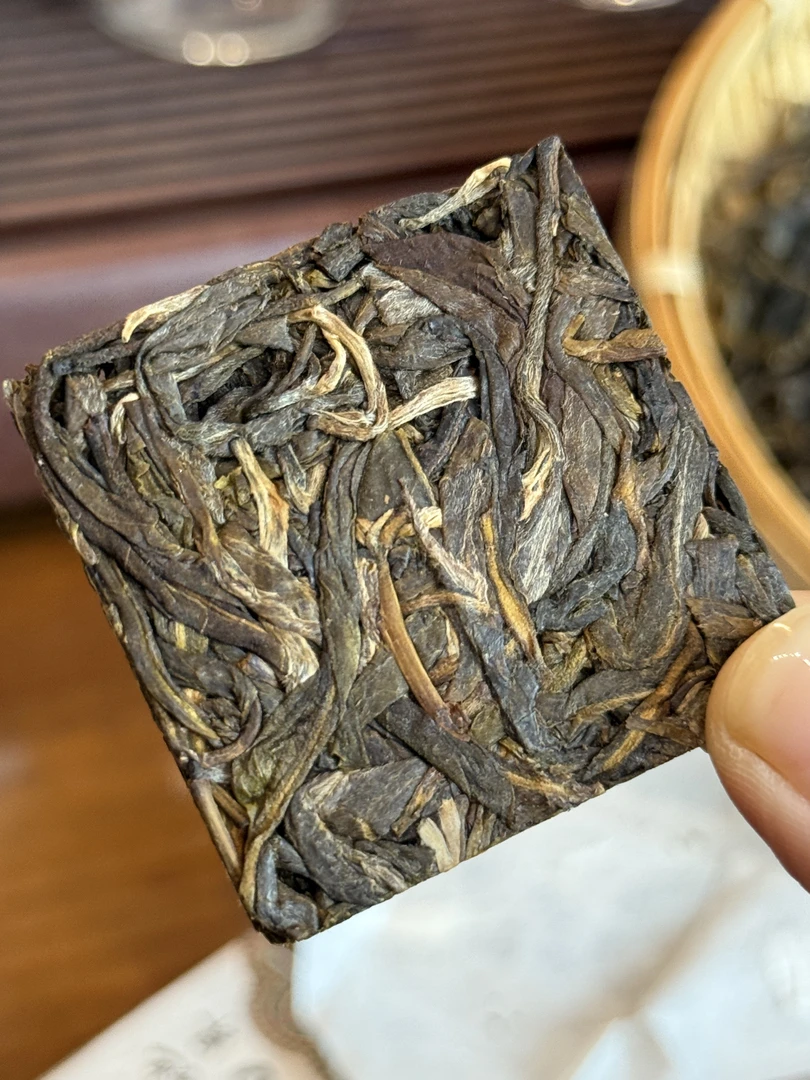 2024年冰岛地界核心区春茶香气足体感强烈8克小方饼