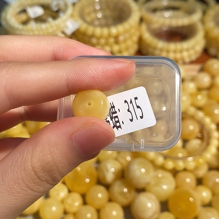 未镶嵌琥珀珠宝奇石315