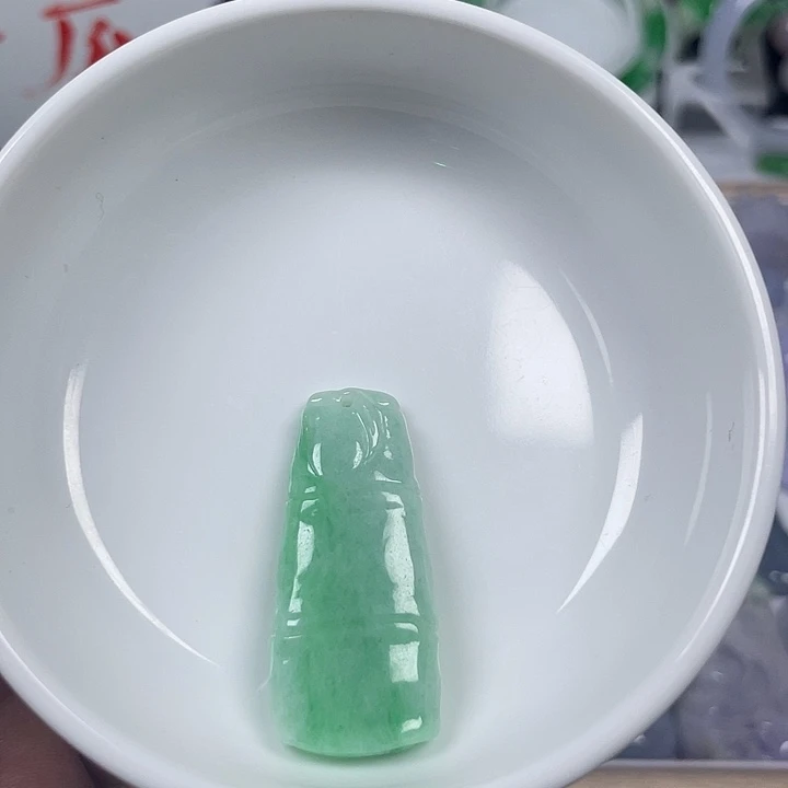 翡翠未镶嵌颈饰14、豆色竹节