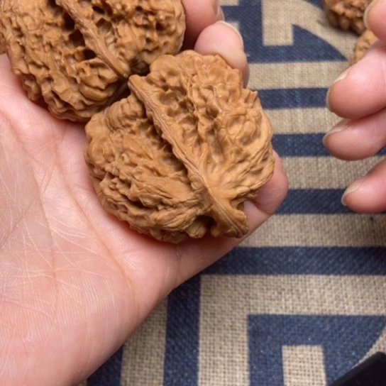 吊坠文玩核桃座山雕半壁