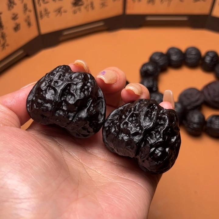 核桃地闷文玩手把件蛤蟆头 40 编号 50