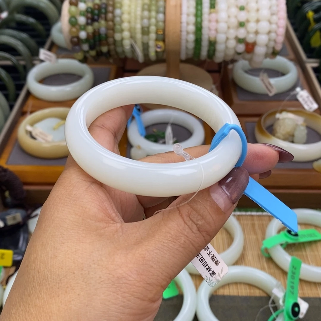 和田玉未镶嵌手镯