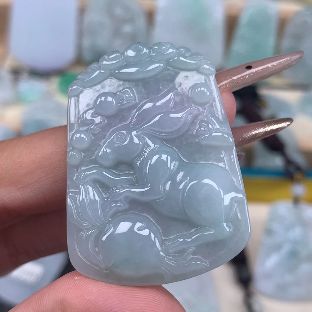 翡翠未镶嵌颈饰生肖兔