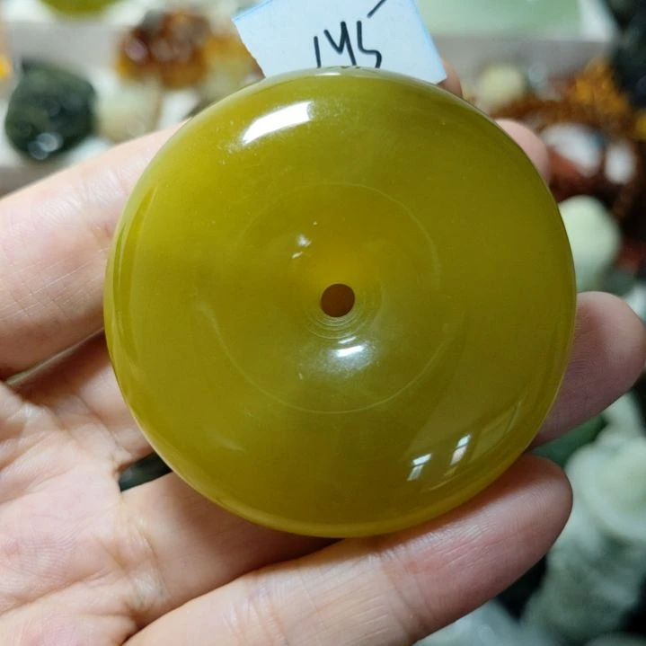 岫玉未镶嵌平安扣