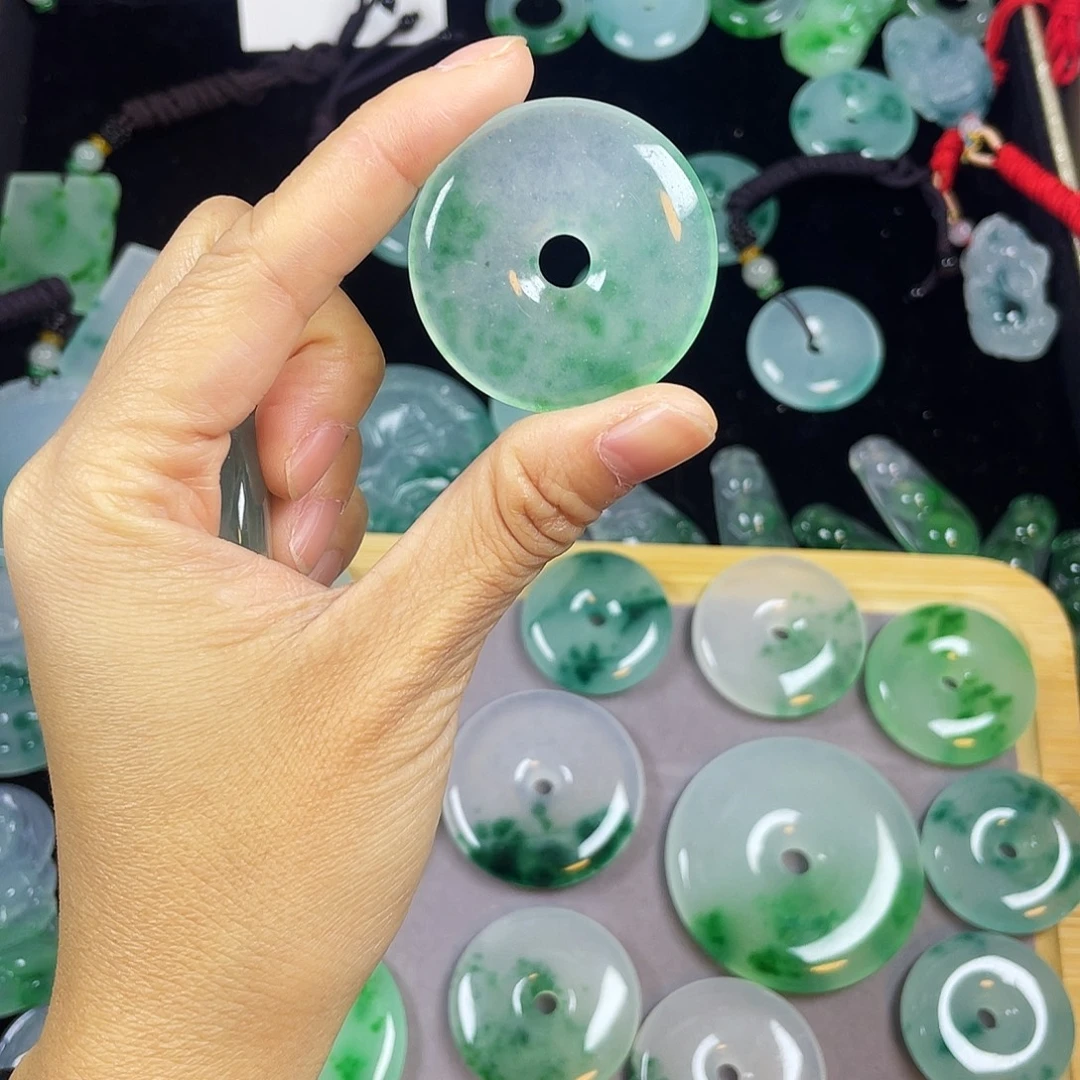 B****翡翠未镶嵌颈饰吊坠1