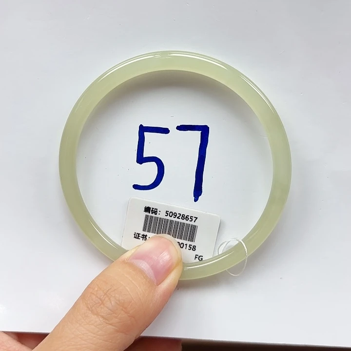 和田玉未镶嵌手镯8657