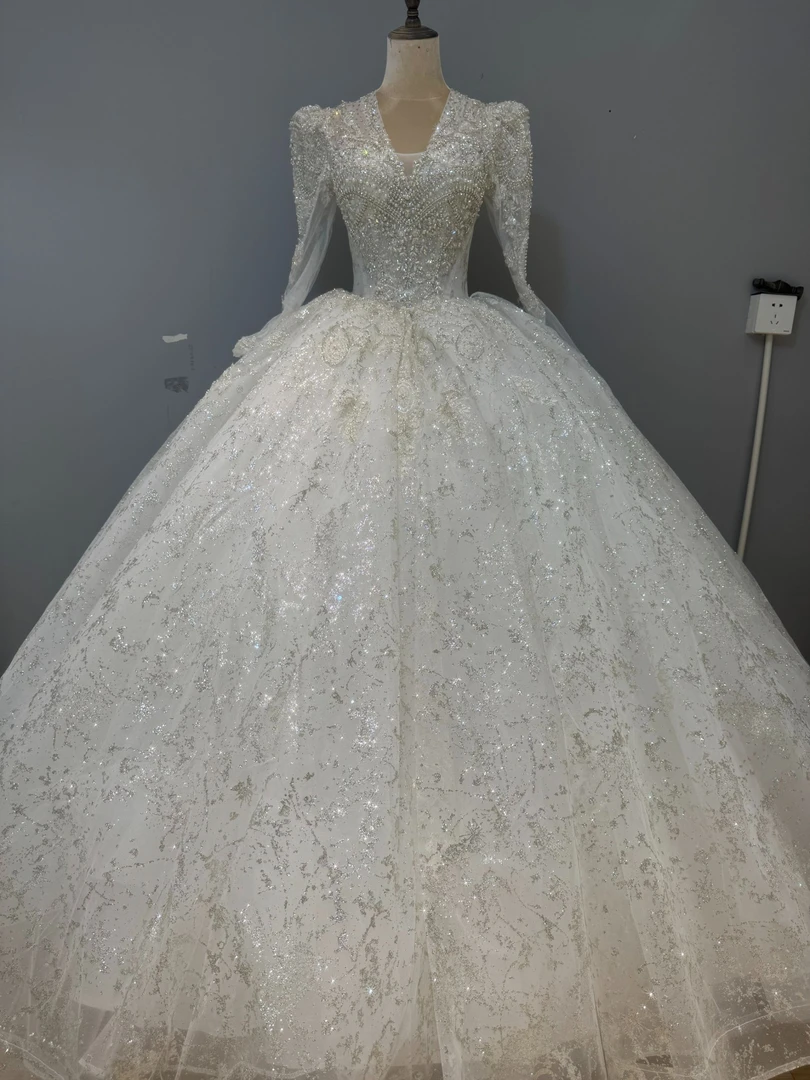 白色婚纱2025新款V领长袖拖尾齐地高端大气显瘦主婚纱酒店奢华款