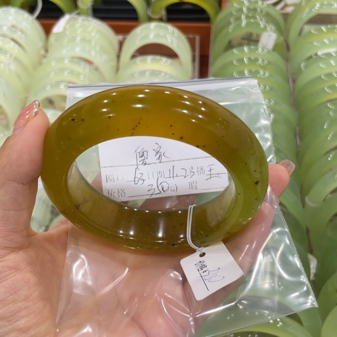 未镶嵌蛇纹石玉颈饰傻*
