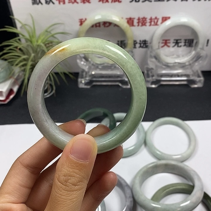 未镶嵌手镯翡翠30号。 48圈