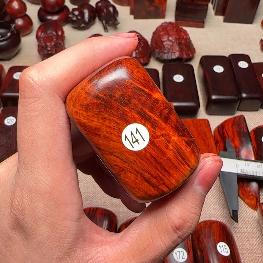 檀香紫檀（小叶紫檀）卡*