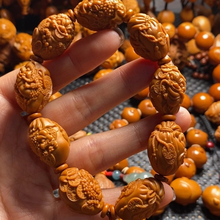 吊坠橄榄核钱袋金蟾