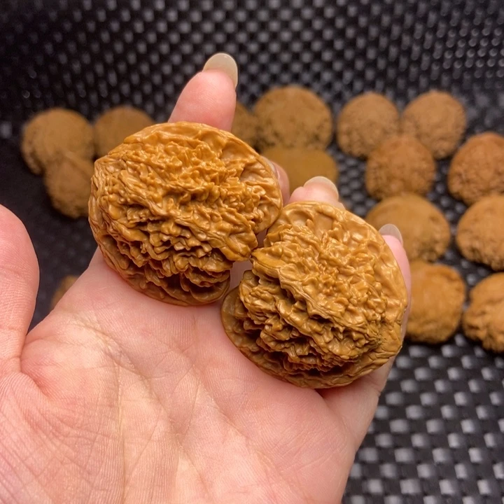 别***。文玩核桃吊坠满天星