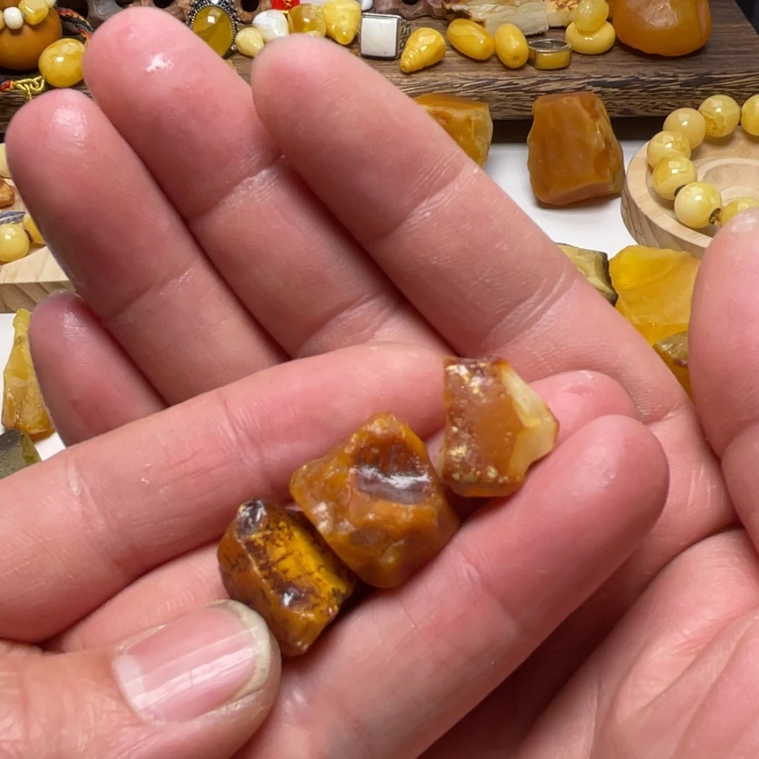 琥珀裸石未镶嵌念****婆随形